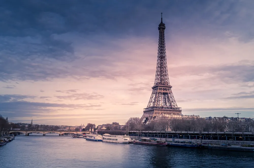 Apartment with Eiffel Tower View